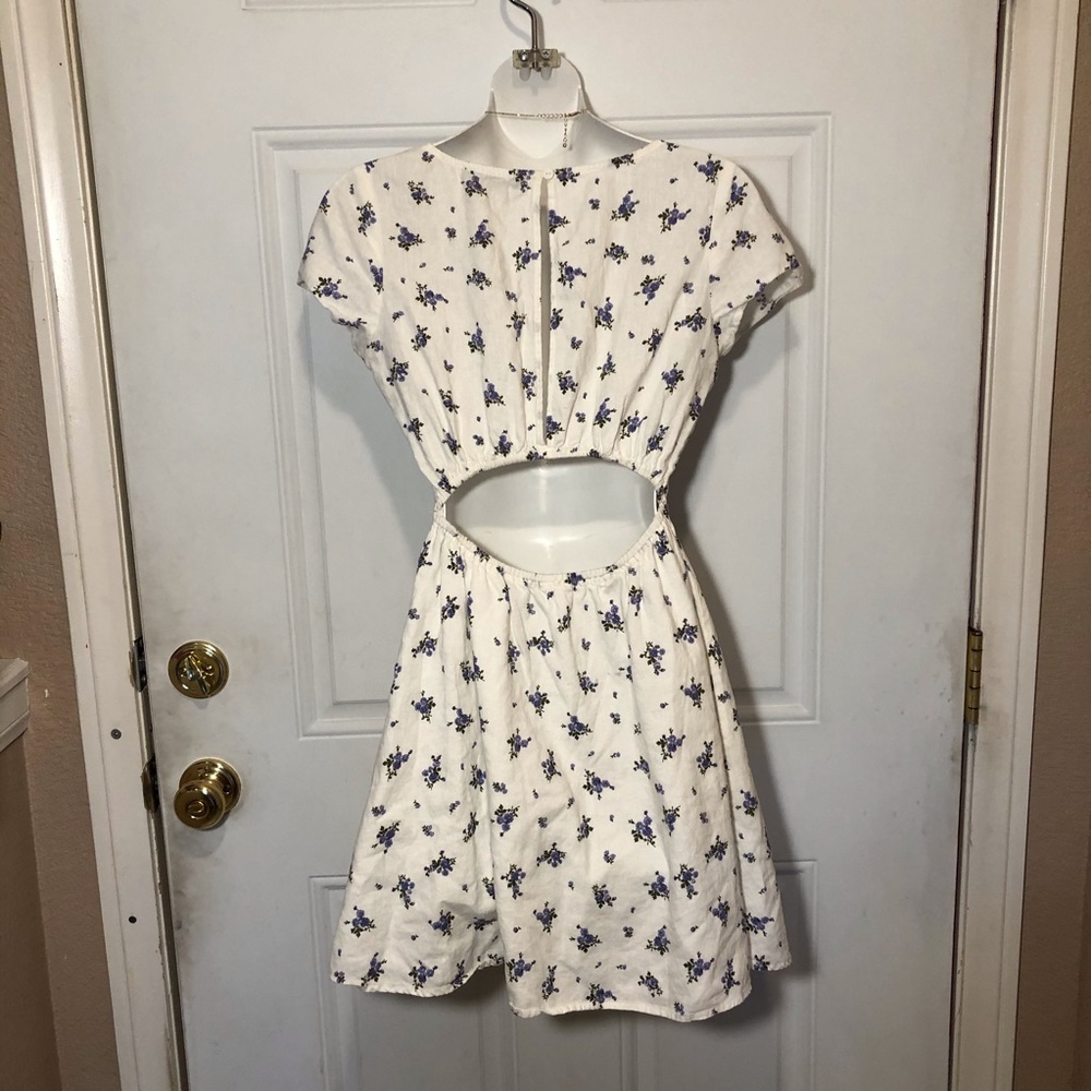White floral dress🦋 - Picture 4 of 5